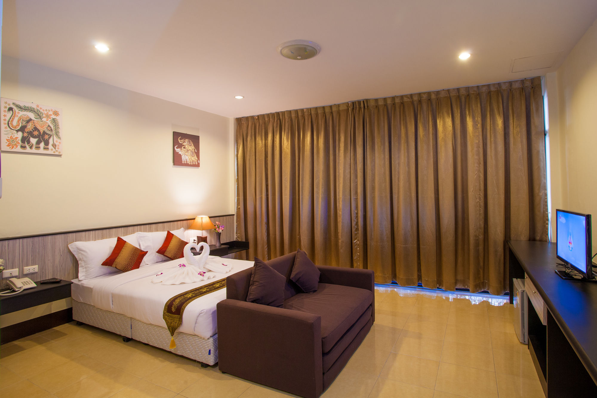 Khách sạn The Sr Patong